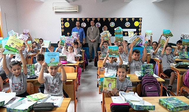 Kırtasiye desteği Bornova Belediyesi&rsquo;nden hayaller &ccedil;ocuklarımızdan!