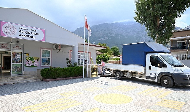 Kırtasiye malzemelerinin dağıtımı s&uuml;r&uuml;yor
