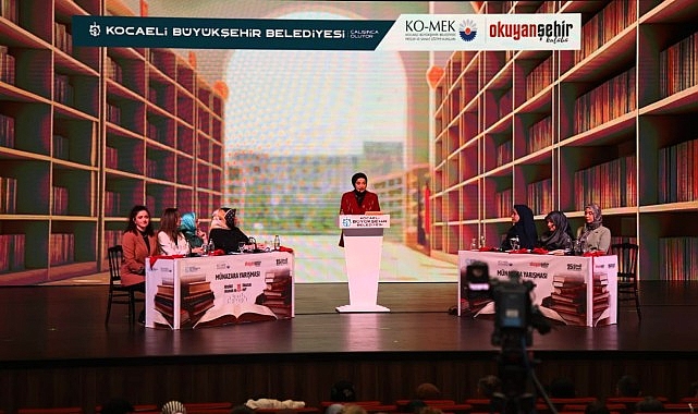 Kitap Fuarı'nda m&uuml;nazara ve m&uuml;zikal tiyatro bir arada
