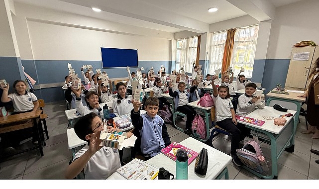 Kitap Fuarının Habercisi Kumbaralar &Ouml;ğrencilere Dağıtıldı