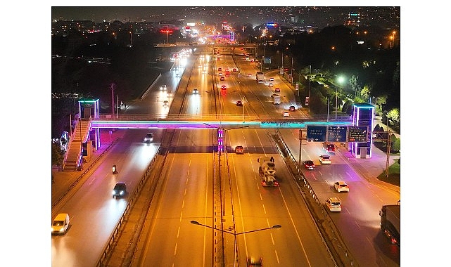 Kocaeli Bilişim Fuarı'nın renkleri &uuml;st ge&ccedil;itlerde