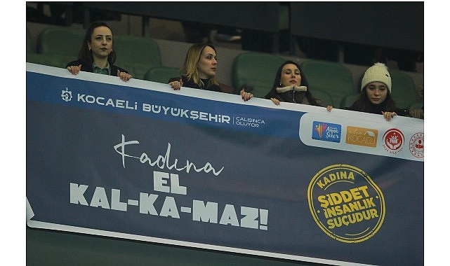 Kocaeli Stadyumu&rsquo;nda kadına şiddete karşı g&uuml;&ccedil;l&uuml; mesaj verildi;  &ldquo;Kadına el kalkamaz&rdquo;
