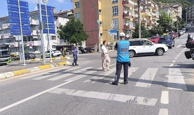 Kocaeli Zabıtası YKS&rsquo;de gen&ccedil;leri yalnız bırakmadı