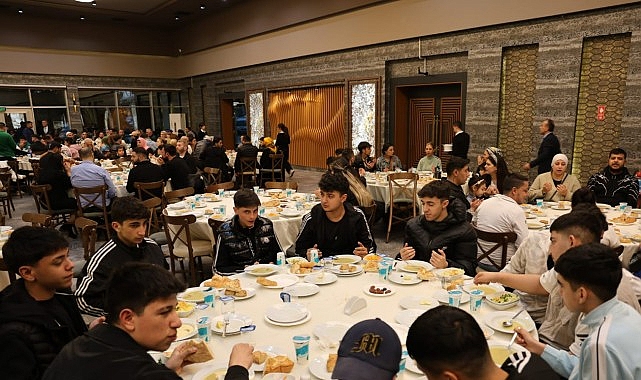 Kocaeli&rsquo;de Roman vatandaşlar iftarda buluştu