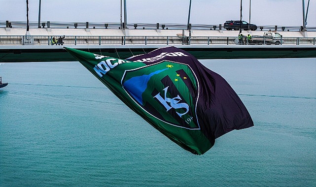 Kocaelispor bayrağı, Osmangazi K&ouml;pr&uuml;s&uuml;'ne asıldı: O iş tamam!
