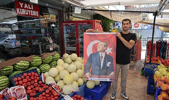 Konak Belediyesi&rsquo;nden esnafa 30 Ağustos hediyesi