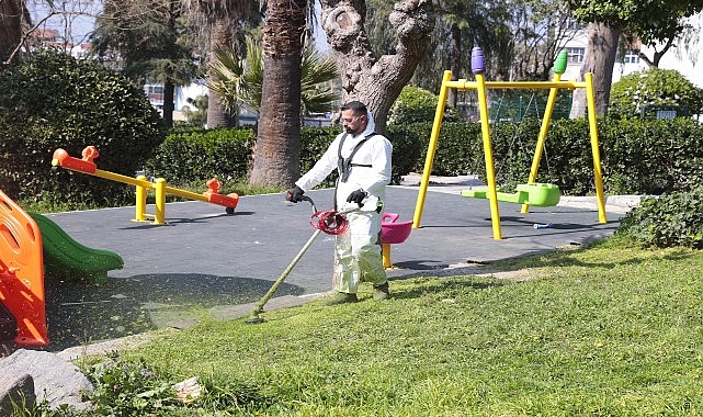 Konak&rsquo;ın parkları bayramda &ccedil;i&ccedil;ek gibi