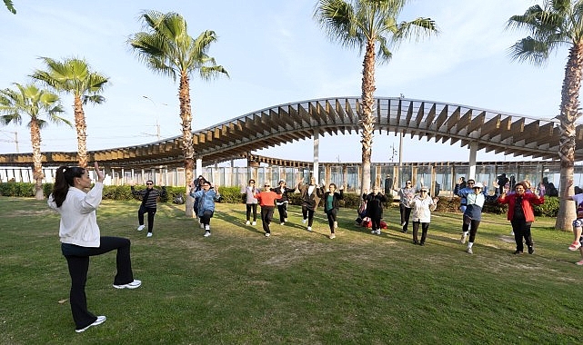 Konak&rsquo;ta a&ccedil;ık havada spor keyfi devam ediyor