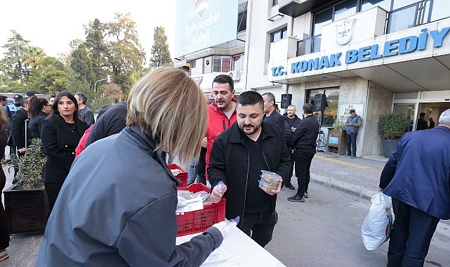 Konak&rsquo;ta Atat&uuml;rk sonsuz &ouml;zlem ve saygıyla anıldı