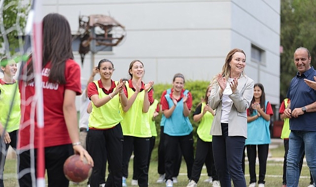 Konak&rsquo;ta gen&ccedil;liğin ışığı sporun g&uuml;c&uuml;yle parladı: Gen&ccedil;lik Spor Fest'te buluştu