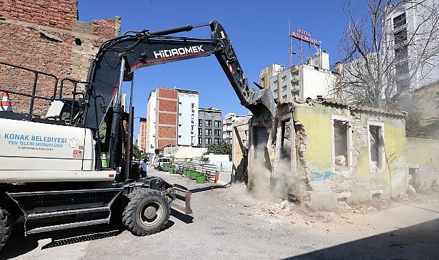 Konak&rsquo;ta metruk yapılara ge&ccedil;it yok: 15 ayda 162 yıkım