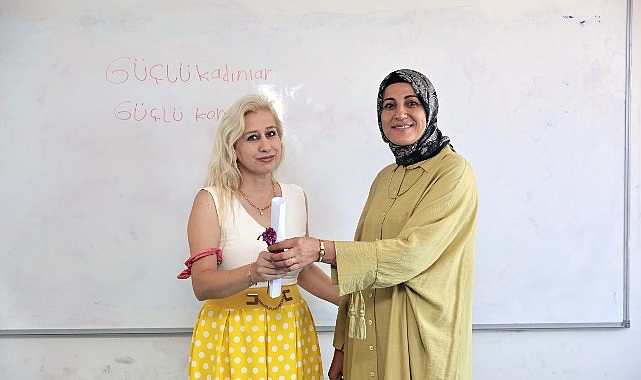 Konak&rsquo;ta okur-yazar kadınların gurur g&uuml;n&uuml;