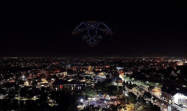 Konya B&uuml;y&uuml;kşehir 30 Ağustos Zafer Bayramı&rsquo;na &Ouml;zel 250 Dron ile Işık G&ouml;sterisi Ger&ccedil;ekleştirdi