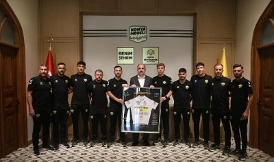 Konya B&uuml;y&uuml;kşehir Bisiklet Takımı Başkan Altay&rsquo;ı Ziyaret Etti