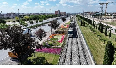 Konya B&uuml;y&uuml;kşehir&rsquo;in &Ccedil;i&ccedil;eklerle Bezediği Cadde ve Parklar G&ouml;z Kamaştırıyor