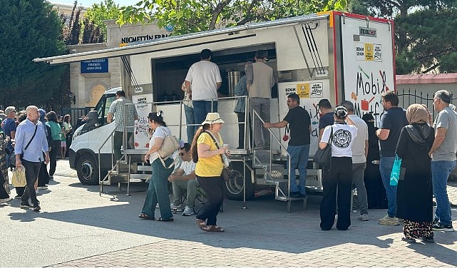 Konya B&uuml;y&uuml;kşehir YKS&rsquo;ye Giren &Ouml;ğrencilerin Ailelerine İkramlarda Bulundu