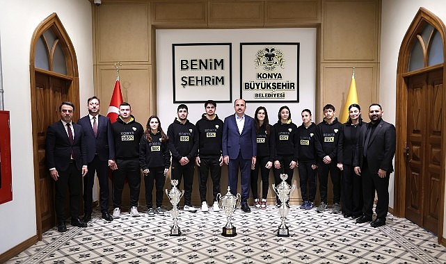Konya B&uuml;y&uuml;kşehir&rsquo;in Başarılı Judocuları 2025&rsquo;te Kazandıkları Kupaları Başkan Altay&rsquo;a Takdim Etti