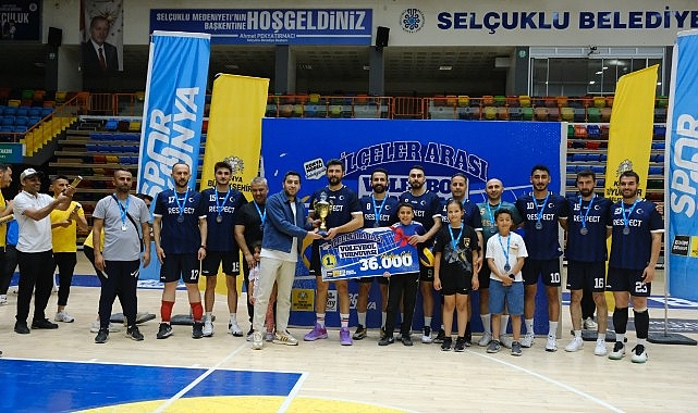 Konya B&uuml;y&uuml;kşehir&rsquo;in İl&ccedil;eler Arası Voleybol Turnuvası&rsquo;nda Şampiyon H&uuml;y&uuml;k