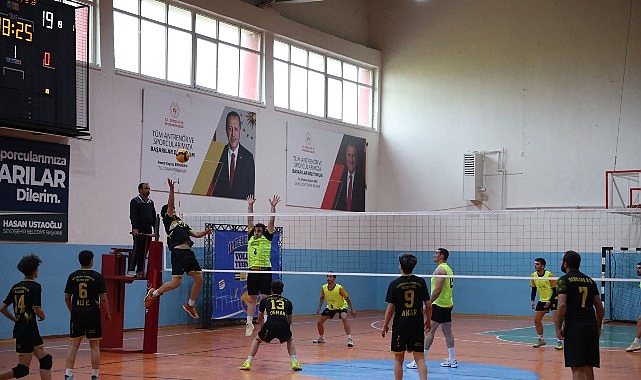 Konya B&uuml;y&uuml;kşehirin Voleybol Turnuvasında 25 İl&ccedil;ede 2.460 Sporcu Heyecana Ortak Oluyor