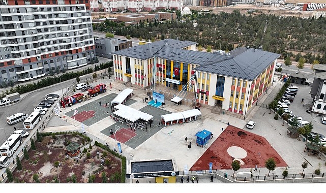 Konya Protokol&uuml; &Ouml;ğrencilerin İlk Ders Zili Heyecanına Sel&ccedil;uklu&rsquo;da Ortak Oldu