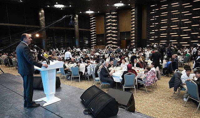 Konya&rsquo;da D&uuml;nya Yetimler G&uuml;n&uuml;&rsquo;nde Kardeşlik İftarı D&uuml;zenlendi  Başkan Altay: &ldquo;Birbirimize Sahip &Ccedil;ıktık&ccedil;a G&uuml;&ccedil;l&uuml;y&uuml;z&rdquo;