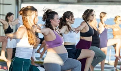 K&ouml;rfez&rsquo;in mavisinde 400 kişilik yoga buluşması