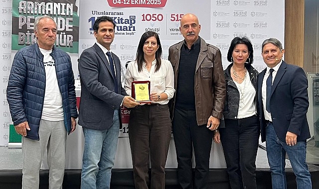 K&ouml;rfez&rsquo;in eski oyuncusu Orhan Ak, Kitap Fuarı&rsquo;nda a&ccedil;ıkladı;  &ldquo;Kocaelispor sayesinde var oldum&rdquo;