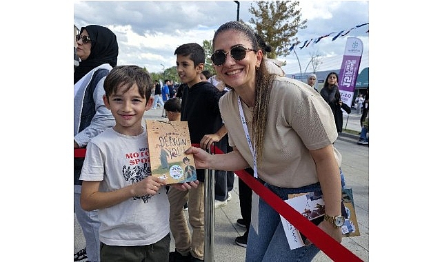 K&uuml;&ccedil;&uuml;k okurlar i&ccedil;in b&uuml;y&uuml;k eğlence