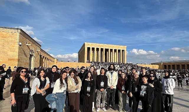 K&uuml;&ccedil;&uuml;k&ccedil;ekmece Belediyesi 400 Genci Anıtkabir&rsquo;e G&ouml;t&uuml;rd&uuml;