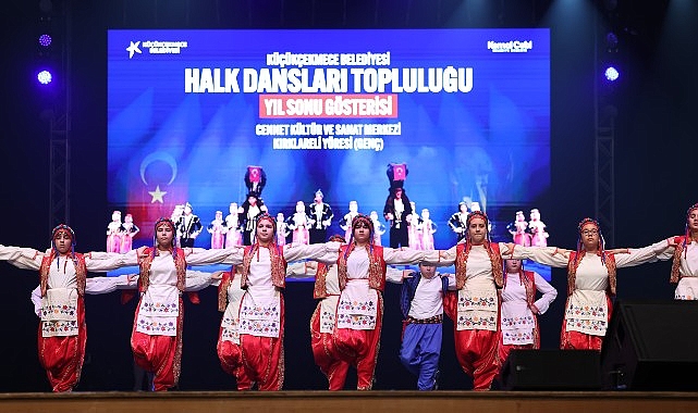 K&uuml;&ccedil;&uuml;k&ccedil;ekmece Belediyesi Halk Dansları Topluluğu&rsquo;nun Yılsonu G&ouml;sterisi İzleyenleri B&uuml;y&uuml;ledi