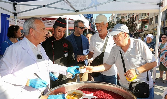 K&uuml;&ccedil;&uuml;k&ccedil;ekmece Belediyesi&rsquo;nden Binlerce Kişiye Aşure İkramı