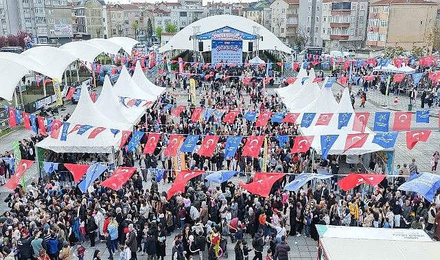 K&uuml;&ccedil;&uuml;k&ccedil;ekmece&rsquo;de 23 Nisan, G&uuml;n Boyu S&uuml;ren Etkinliklerle Kutlandı