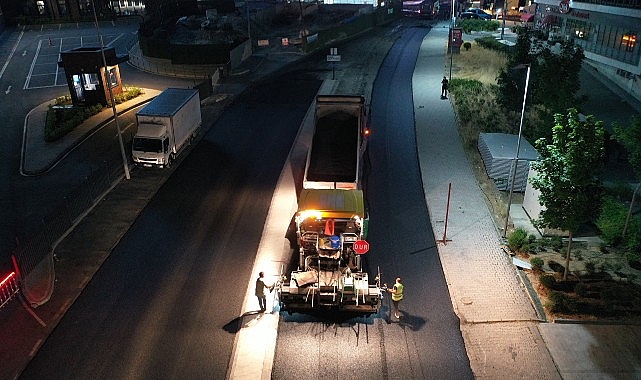 K&uuml;&ccedil;&uuml;k&ccedil;ekmece&rsquo;de Asfalt &Ccedil;alışmaları ile Yol Konforu Artıyor