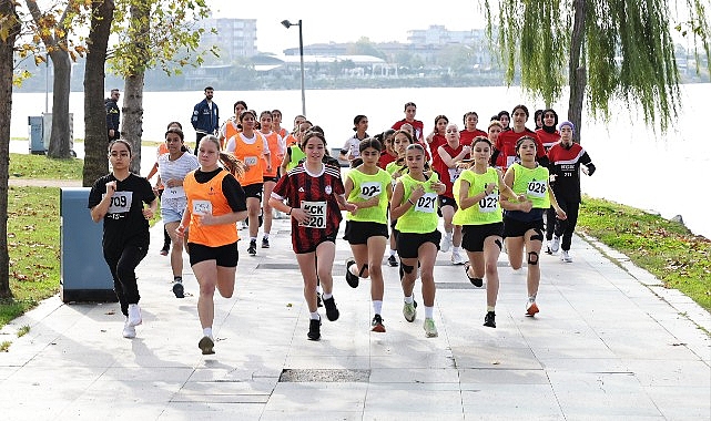 K&uuml;&ccedil;&uuml;k&ccedil;ekmece&rsquo;de Cumhuriyet Koşusu D&uuml;zenlendi