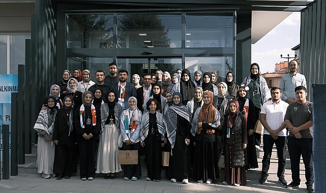 Kud&uuml;s &Ccedil;alışma Grubu&rsquo;nun &ldquo;Hakikate Bir Ge&ccedil;it&rdquo; &Ccedil;alıştayı Liseli Gen&ccedil;lere Filistin Farkındalığı Kazandırıyor