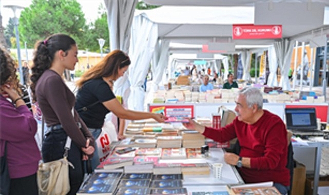 K&uuml;lt&uuml;rpark&rsquo;ta b&uuml;y&uuml;k buluşma: İZKİTAP başlıyor