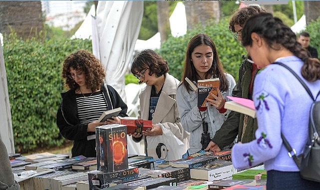 K&uuml;lt&uuml;rpark&rsquo;ta İzmir Kitap Fuarı r&uuml;zgarı
