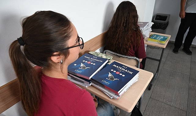Kurs &ouml;ğrencilerine &uuml;cretsiz kitapları dağıtıldı