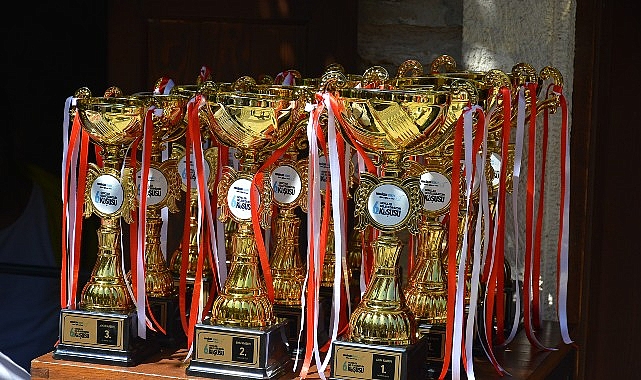 Kuşadası&rsquo;nda gen&ccedil;ler, 6. kez geleceğe koştu
