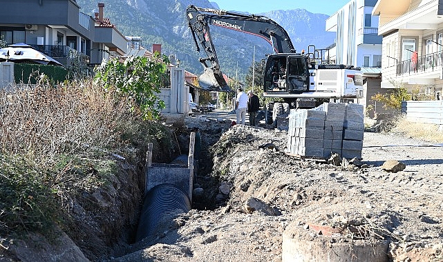 Kuzdere&rsquo;de yağmur suyu drenaj hattı &ccedil;alışmaları