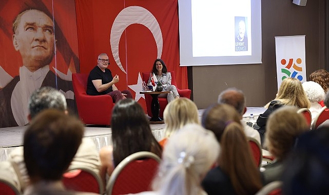 Levent &Uuml;z&uuml;mc&uuml;, &Ccedil;eşme&rsquo;de &lsquo;sanat ve yaşam&rsquo; &uuml;zerine konuştu