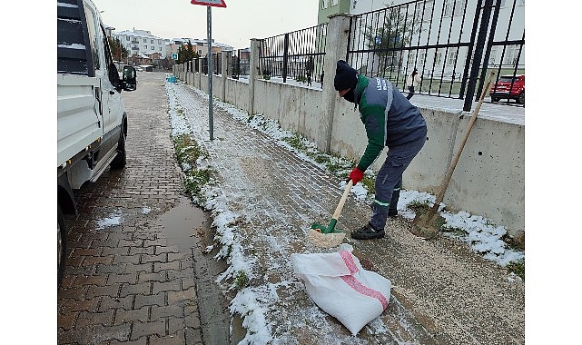 L&uuml;leburgaz Belediyesi&rsquo;nden kar mesaisif