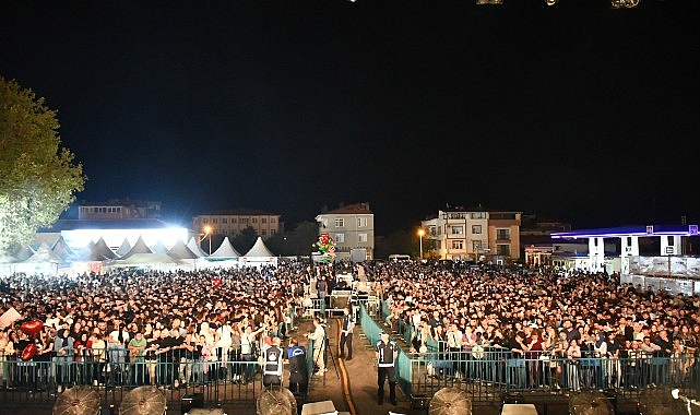 Malkara K&ouml;m&uuml;r ve S&uuml;t &Uuml;r&uuml;nleri Festivali Derya Uluğ ile Zirve Yaptı