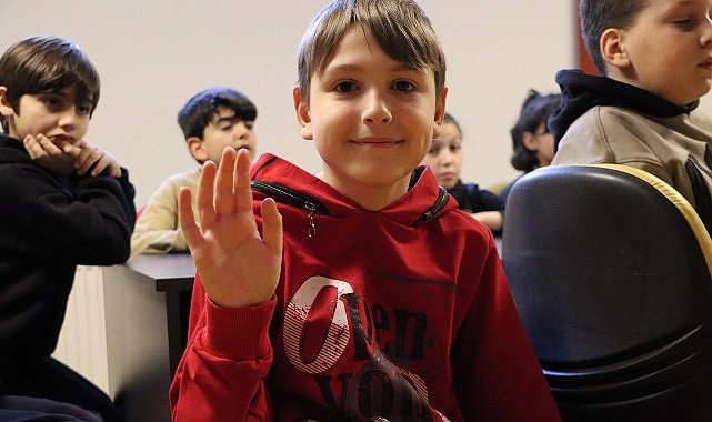Maltepe Belediyesi&rsquo;nden &Ccedil;ocuklara Planetaryum Deneyimi