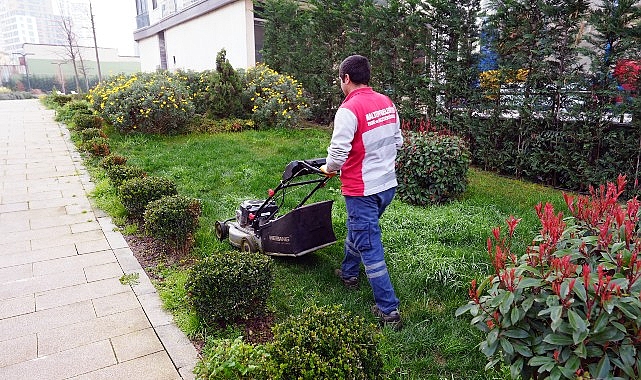 Maltepe Belediyesi&rsquo;nin parkları bayrama hazırlanıyor