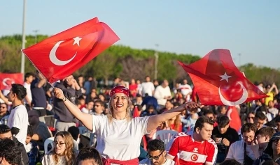 Maltepe'de Milli Heyecan Binleri Buluşturdu