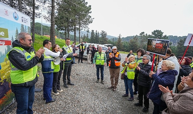 Maltepe&rsquo;de, belediye-g&ouml;n&uuml;ll&uuml; iş birliğiyle ormanlık alan &ccedil;&ouml;plerden arındırıldı
