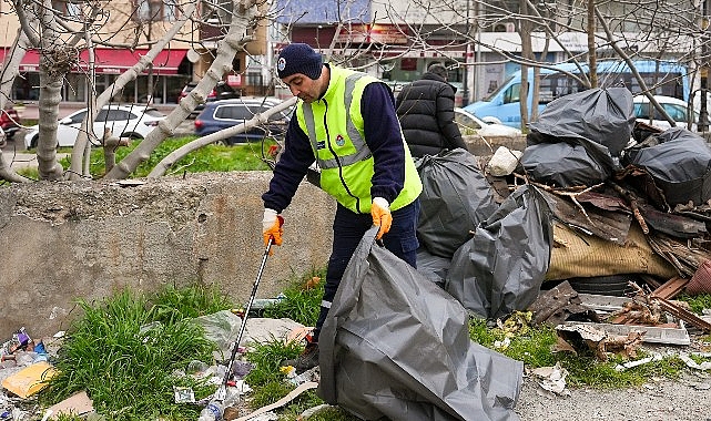 Maltepe&rsquo;de g&ouml;n&uuml;ll&uuml;lerle birlikte bayram temizliği