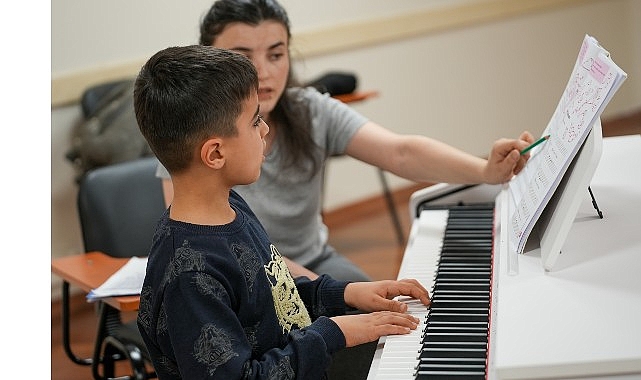 Maltepe&rsquo;de k&uuml;lt&uuml;r- sanat kurslarıyla sanat her kesime ulaşıyor