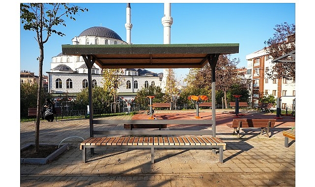 Maltepe&rsquo;nin kent mobilyaları, geri d&ouml;n&uuml;ş&uuml;m seferberliğiyle &uuml;retiliyor